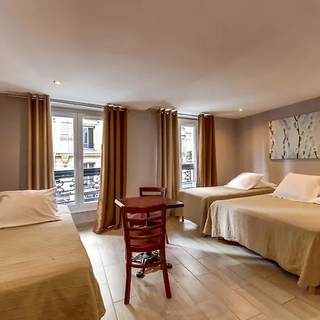 Montmartre Clignancourt ホテル パリ
