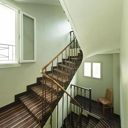 Montmartre Clignancourt Hotel *