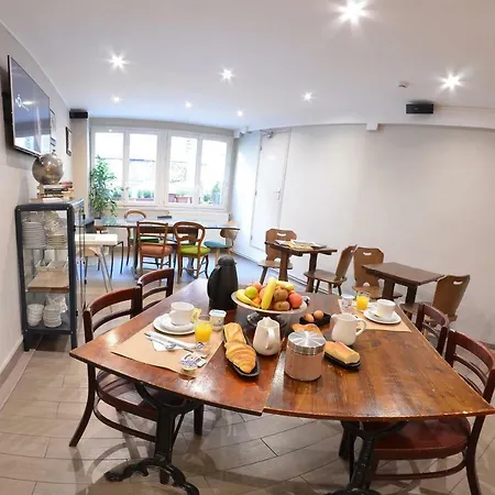 Montmartre Clignancourt ホテル *