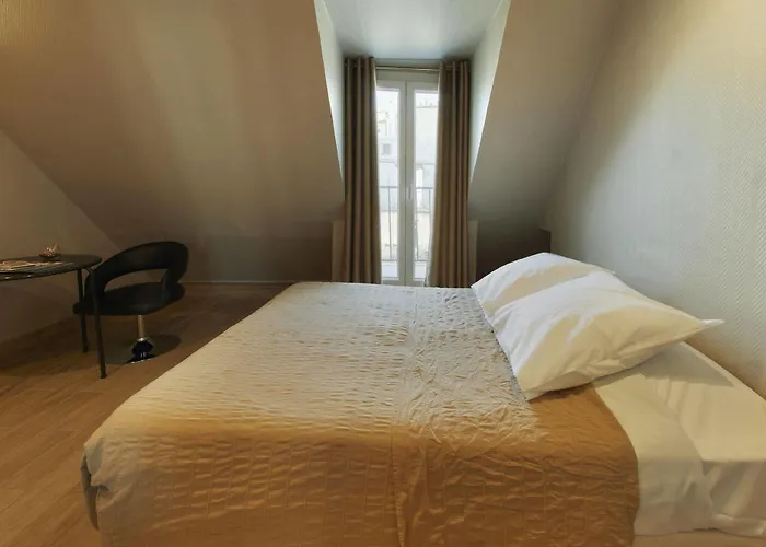 Montmartre Clignancourt Hotel Paris