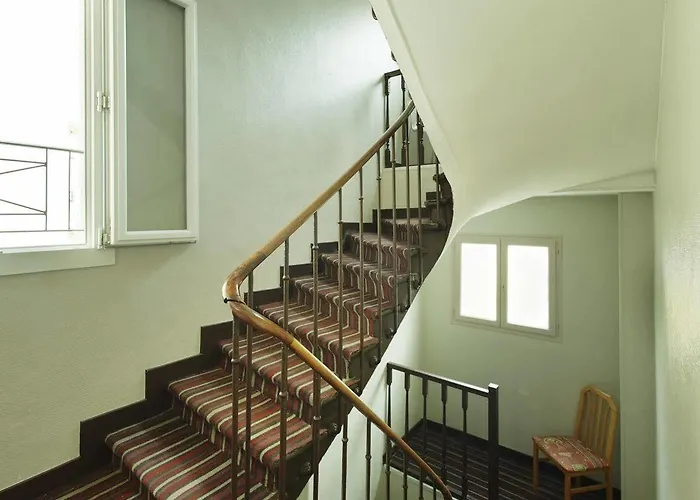 Montmartre Clignancourt Hotel *