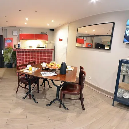 Montmartre Clignancourt Hotel Paříž
